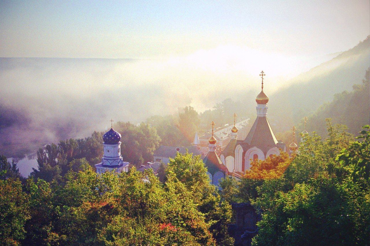 Православный монастырь и храм в горах