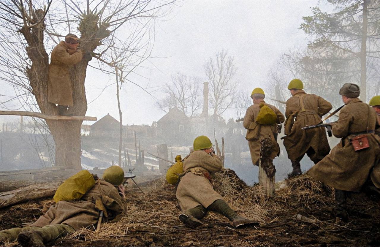 Советский солдат 1942. Война Великая Отечественная война 1941-1945. Бойцы красной армии 1941-1945 в грязи. Великая Отечественная война осень 1941. Битва за Москву Великая Отечественная война 1941.