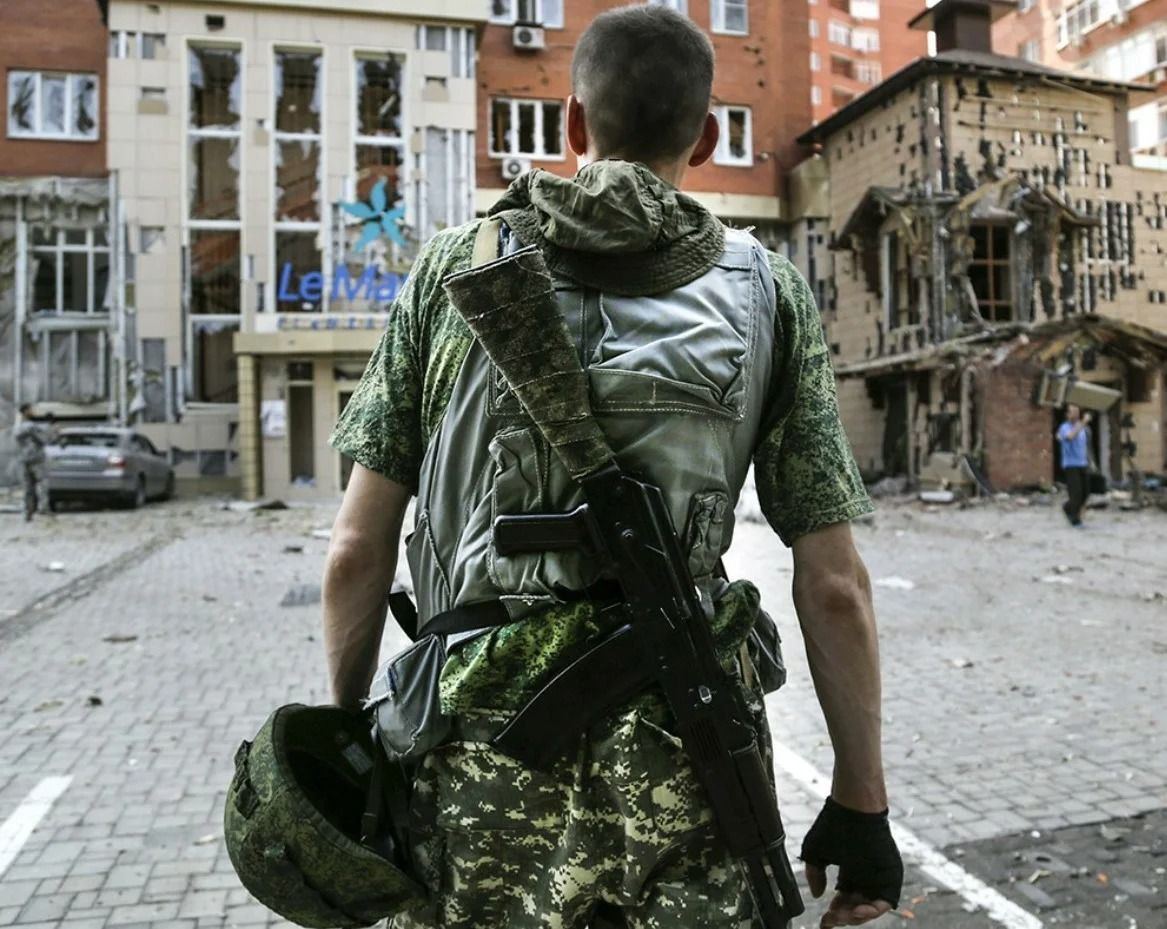 Донецкий боевой. Ополченец Варяг. За спиной солдата. Донбасс.