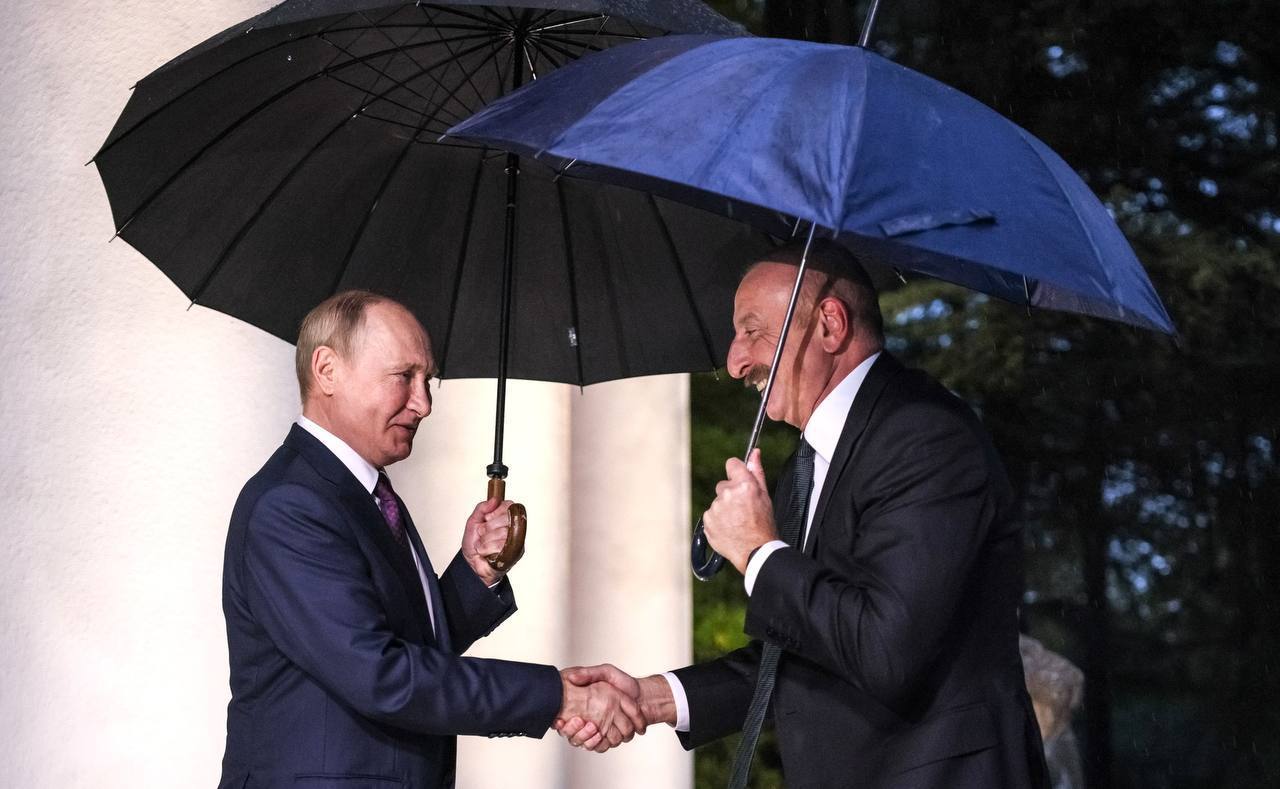Путин с зонтиком