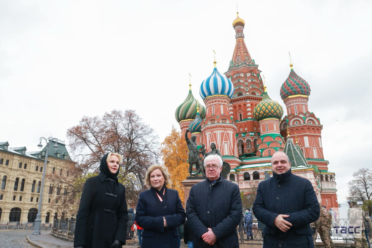 минин и пожарский на красной площади