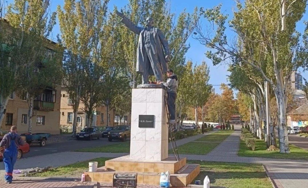 Новости мелитополя. В Мелитополе восстановили памятник Ленину. В Мелитополе вернули памятник Ленину. Памятник Ленину (Мелитополь). Памятник в Одессе.