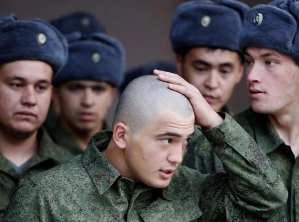 Призывники. Армия. Служба в армии. Солдат призывник.