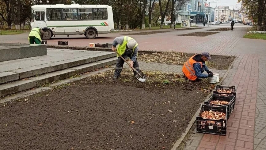 Фестиваль переход калуга. Калужские коммунальщики. Сквер КБГУ благоустройство. Калугаблагоустройство Калуга директор.