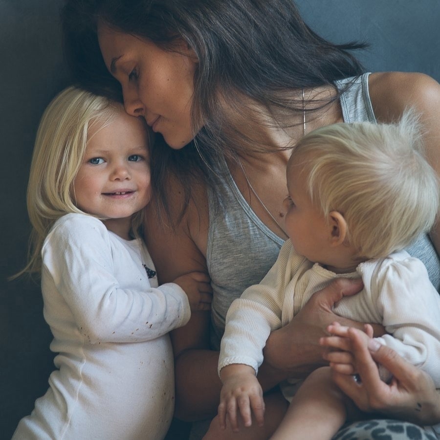 красивое фото мама дочки и сыночка