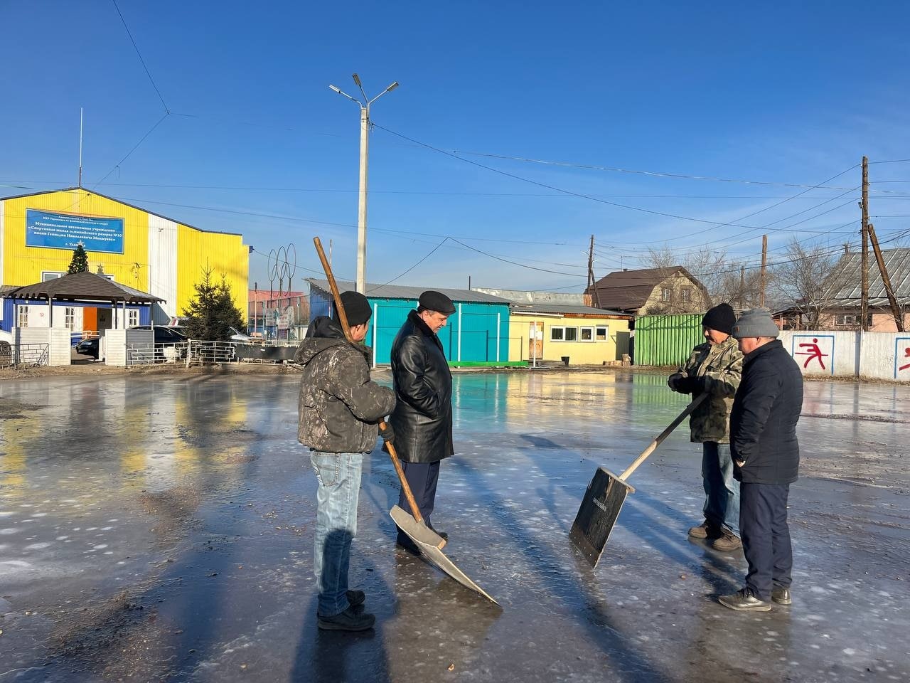 Каток улан удэ. Залить каток во дворе. Городской каток. Фото катка в Улан Удэ. Подготовка площадки для заливки катка.