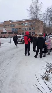 Типичный оренбург. В Сорочинске заминировали школы. Заминировали школы. Эвакуация детей из школы Сорочинск. Минирование школ.